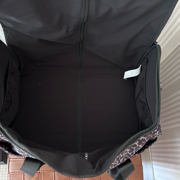 FABLETICS The Convertible Travel BagBrutalist Khaki Lisa Leo Animal Print NEW - Picture 12 of 12
